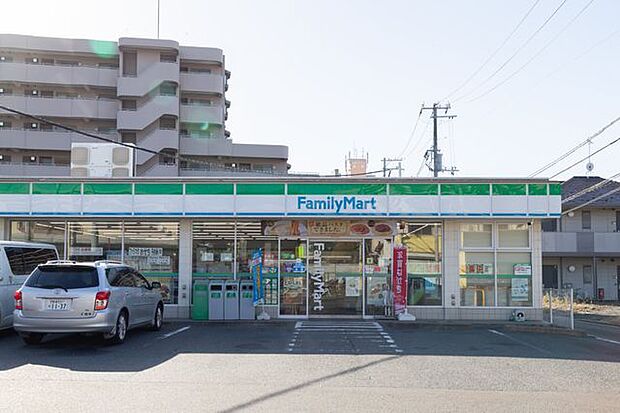 ファミリーマート二の森店 徒歩4分。 280m