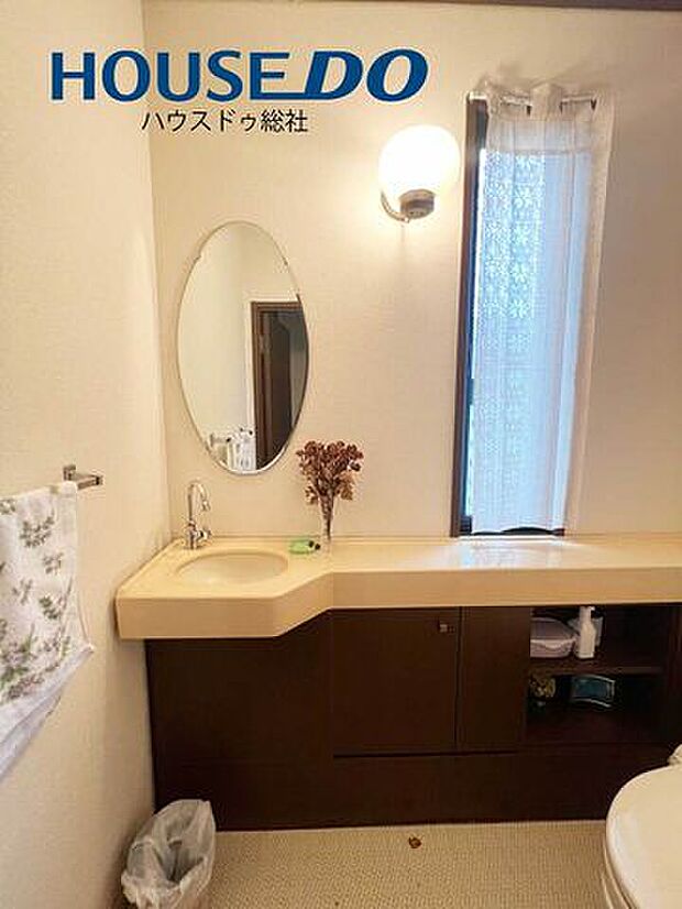 洗面台と鏡がついています！広々としたトイレで使い勝手も良さそうです♪