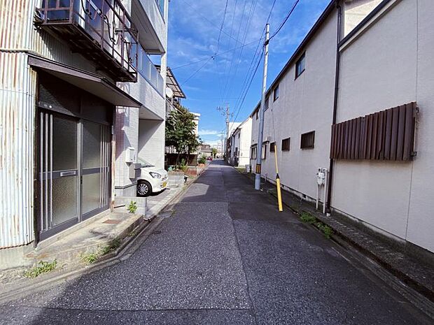 前面道路は十分な広さがございます！