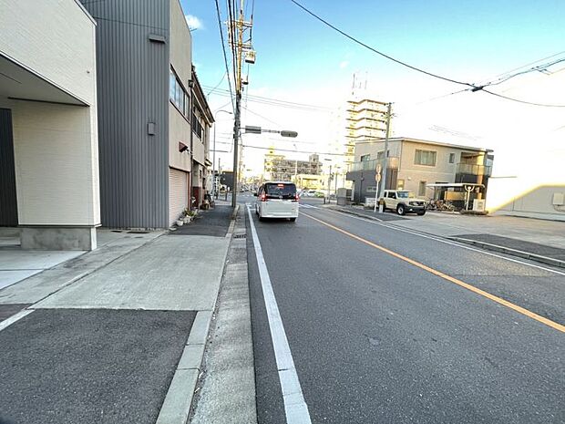 広々とした前面道路に面している為、セキュリティ面も安心です◎