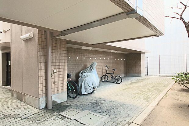 駐輪場には屋根があり、雪などから大切な自転車を守ってくれます。