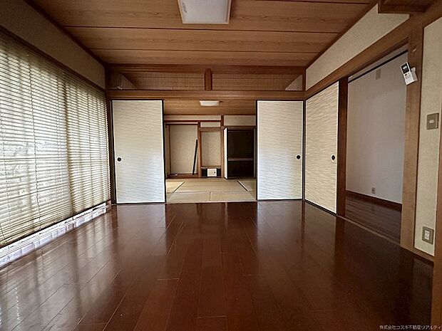洋室がメインの住宅ですが、こちらは和風旅館のよう。