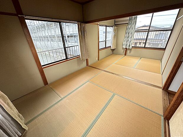 ゆとりの広さのある和室。