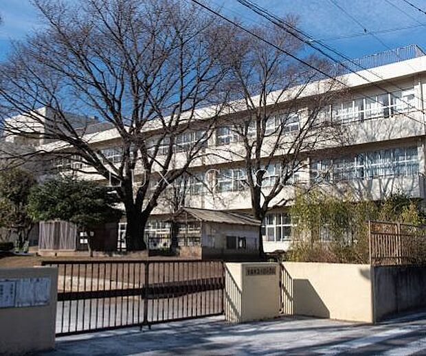 青梅市立河辺小学校 徒歩9分。 720m