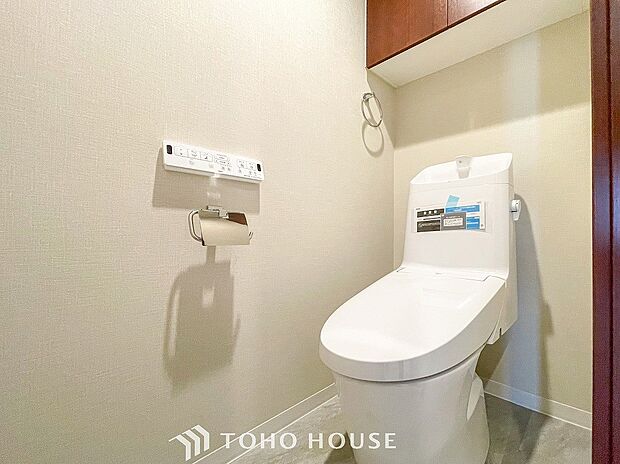 トイレはシンプルにホワイトで統一。