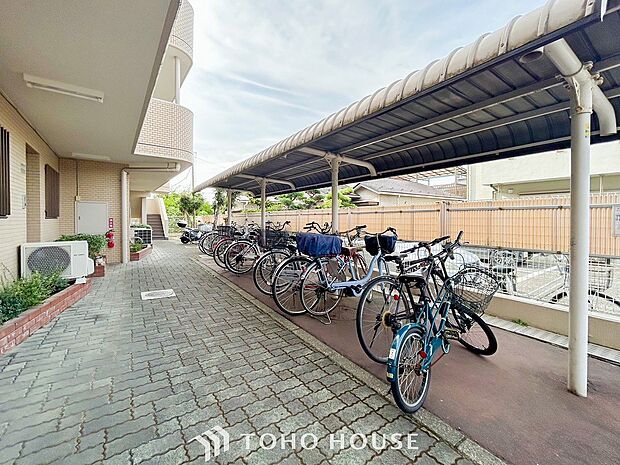 屋根付きの自転車置き場もあり安心です。
