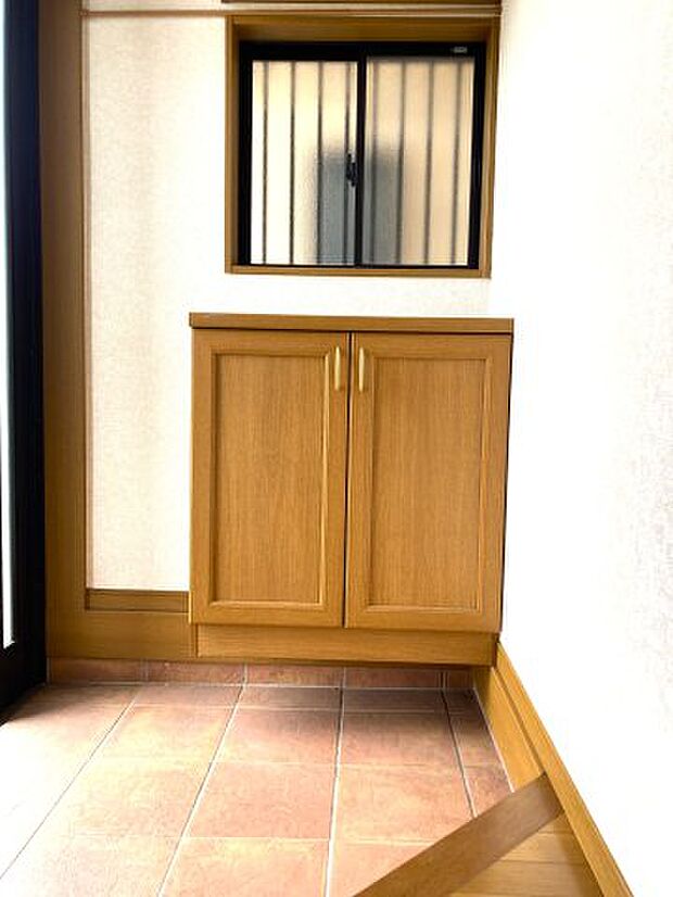 お家の顔である玄関はシンプルで清潔なのが、心地よいですね。