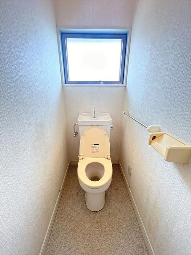 【期間限定現況販売中】1階トイレです。リフォームのご相談や施工工務店のご紹介もお受けできます。お気軽にお問い合わせください。