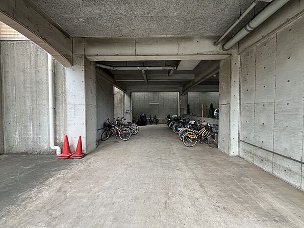 出し入れしやすい駐輪場！自転車置場、バイク置き場は月額使用料無償です！