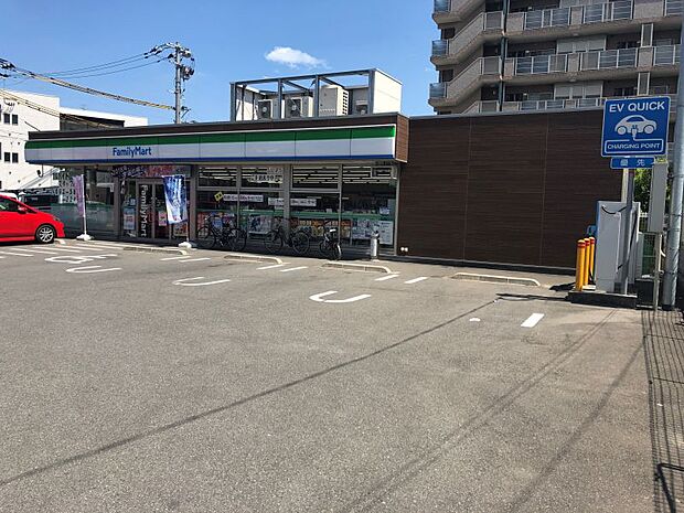 ファミリーマート福岡箱崎公園前店まで約550ｍ