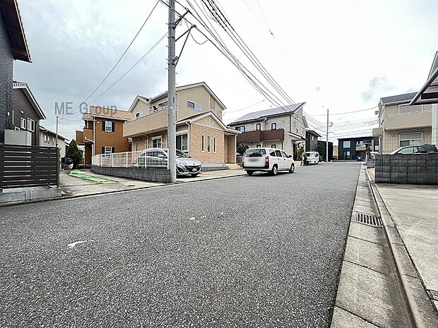 前面道路含む外観