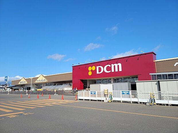 DCM三輪店 690m