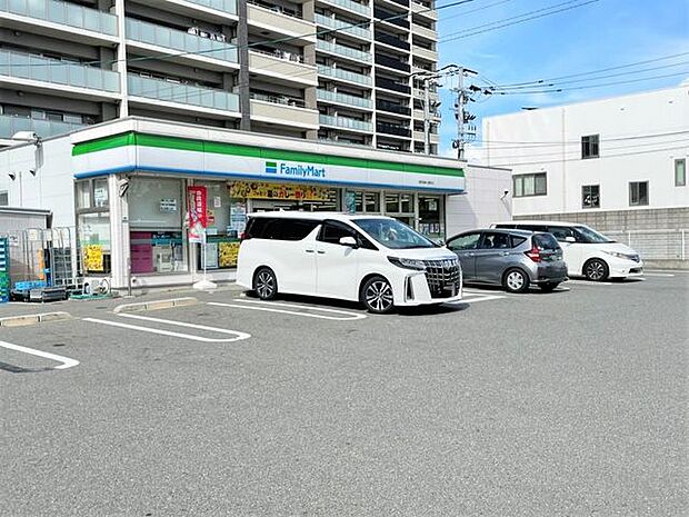 ファミリーマート 福岡箱崎公園前店 260m