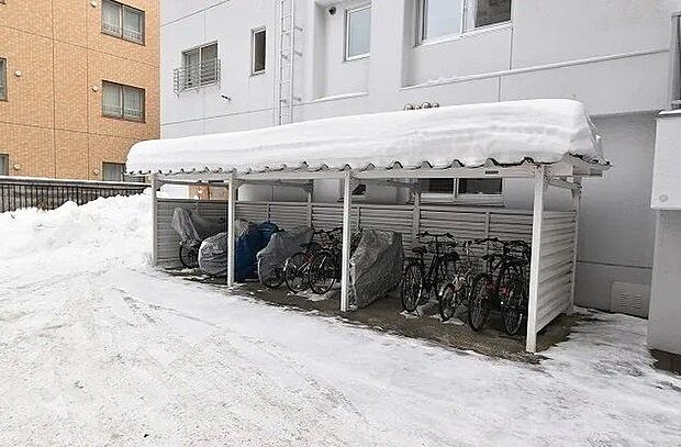 ◆駐輪場◆安心・便利・快適な駐輪場ありました！屋根付きなので、大切な自転車が濡れる事なく、悪天候でも安心ですね！しっかりと管理されていて、綺麗な駐輪場でした！スペースもあって停めやすそう♪