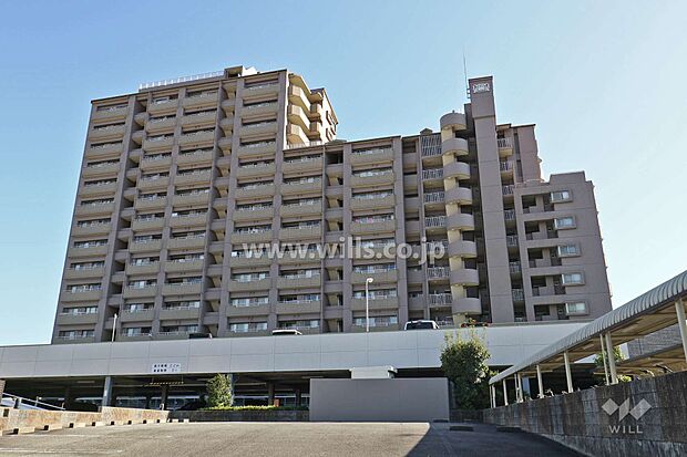 ライオンズガーデン大曽根の外観(北側から)。地下鉄上飯田千「上飯田」駅徒歩12分、総戸数111戸、管理状況良好なマンションです。