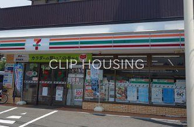 セブンイレブン伊勢原峰岸店 徒歩9分。 670m