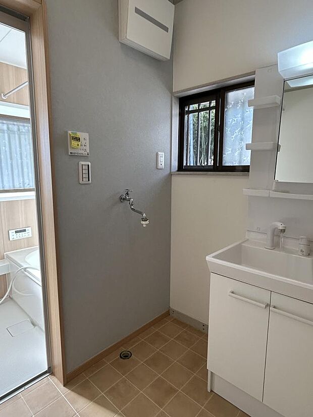 【リフォーム完了】1階トイレの写真です。クロスの張替、クッションフロアの張替を行います。