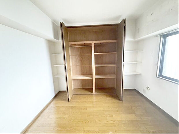 このお部屋は収納が多めなので、主寝室としてピッタリですね！