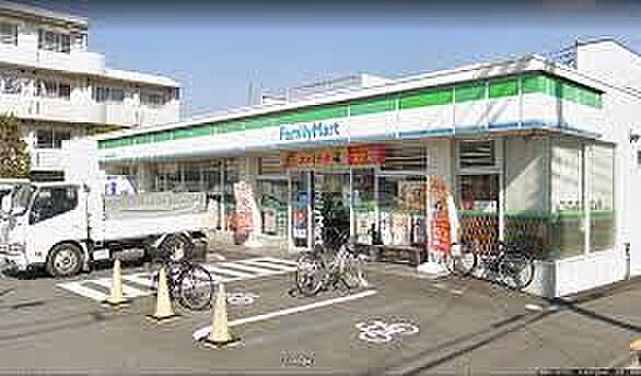 【コンビニエンスストア】ファミリーマート　小金井中大附属前店まで1719ｍ