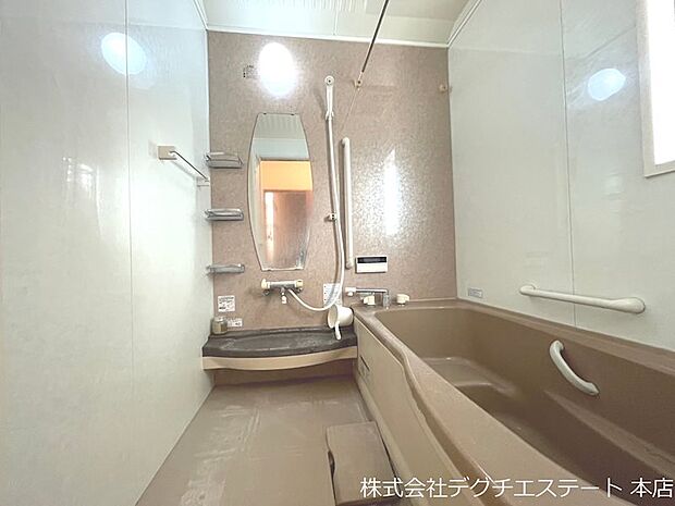 浴室暖房乾燥機付きのユニットバスです♪手摺りもあり安心です！