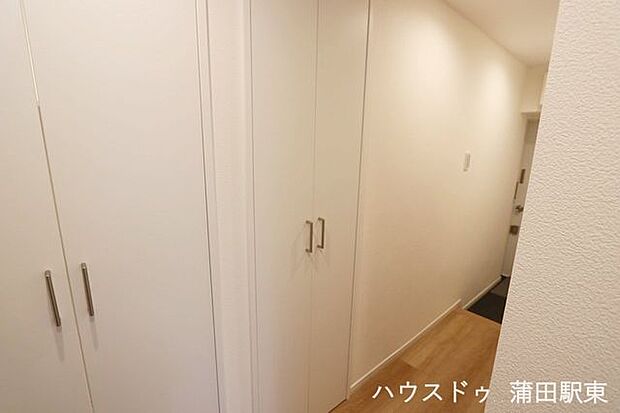 □廊下にも収納があります♪
