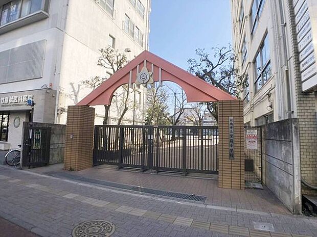 川崎市立 宮前小学校「正しく、楽しく、たくましく」の教育目標のもと、運営されています。 890m
