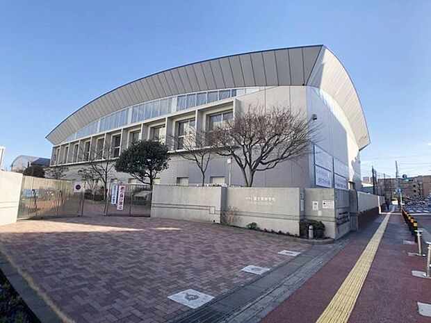 川崎市立 富士見中学校「いのちの大切さを尊重できる人」等の教育目標のもと、運営されています。 850m