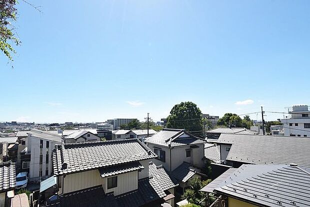 周囲の住宅との距離が開いている為陽当たり・風通しともに良好です！