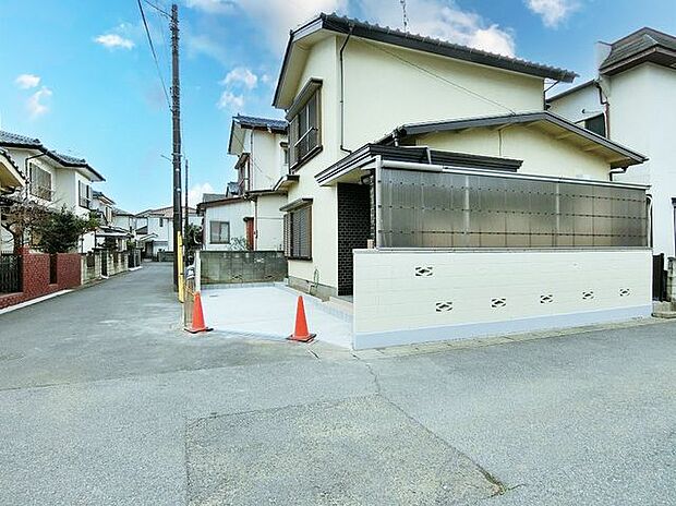 松戸市は保護者が送迎しやすいように、市内全23駅の駅ナカ、駅前に小規模保育施設を整備しています。