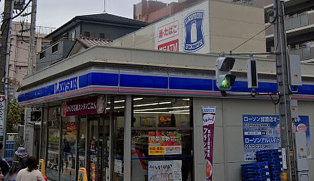 【コンビニエンスストア】ローソン戸田本町一丁目店まで197ｍ