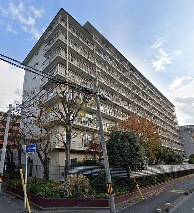 「わらび住宅」9階建てマンション、JR京浜東北線「蕨」駅より徒歩15分の立地
