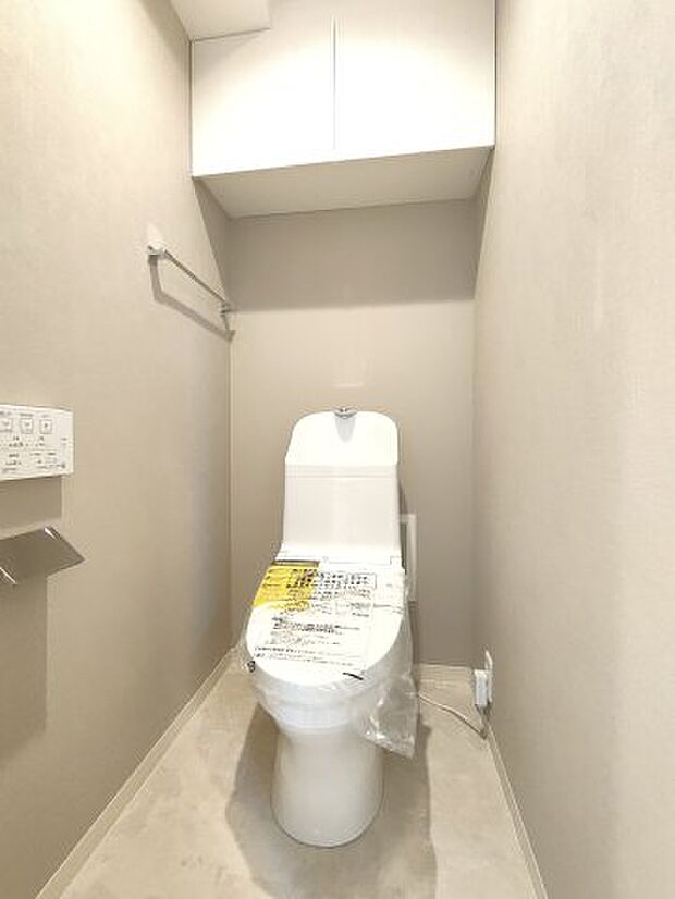 ・トイレ　　トイレは今や健康管理の大切な空間です。清潔感を保った空間に使い易く調整可能な洗浄機能を標準装備。