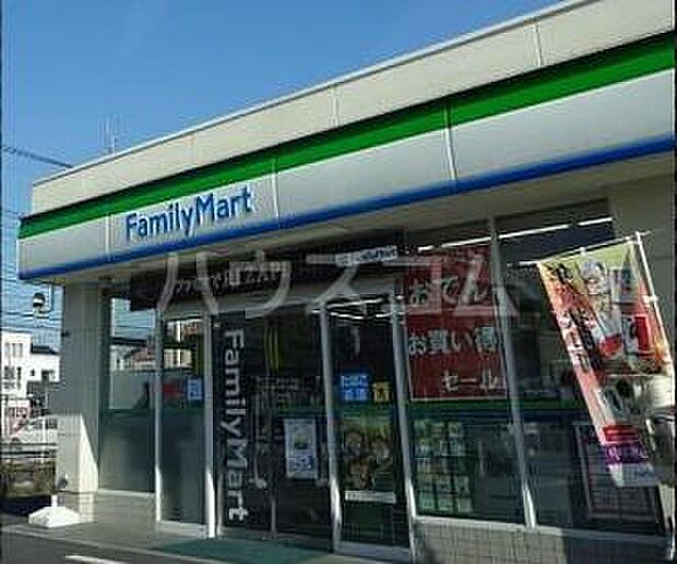 【コンビニエンスストア】ファミリーマート　六木四丁目店まで582ｍ