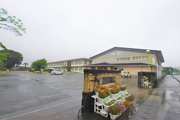 三股小学校