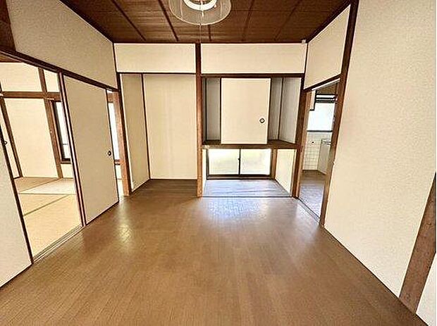 2階の洋室は和室と続きで使用できます。多目的に様々な用途にお使いいただけます。