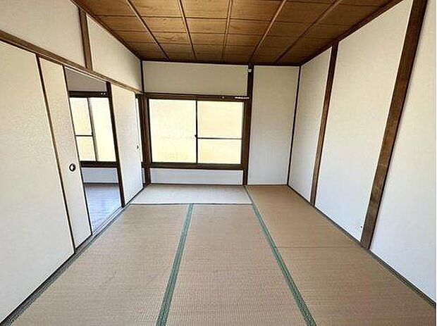 2階にも和室があり、寝室としても、趣味の部屋としてもお使いになれます。