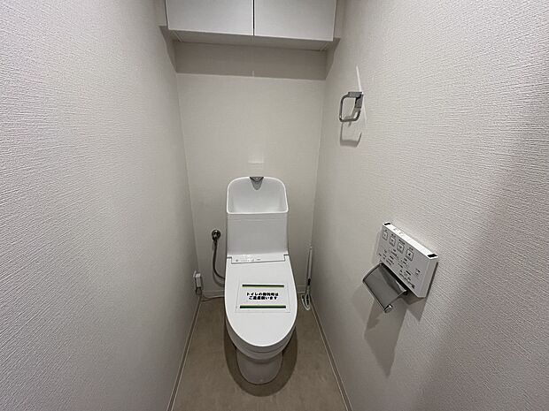 オシャレな一体型の多機能トイレが設置されております。普段のお掃除も楽々出来ます♪