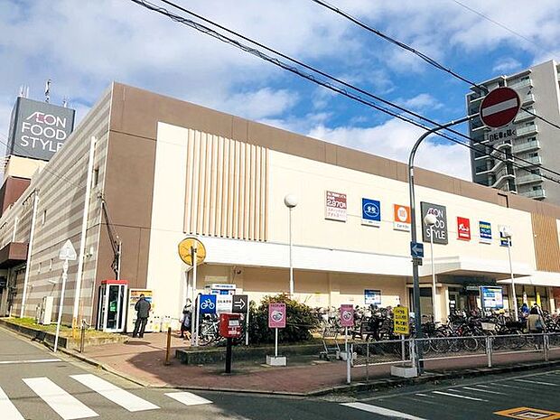 イオンフードスタイル摂津富田店 280m