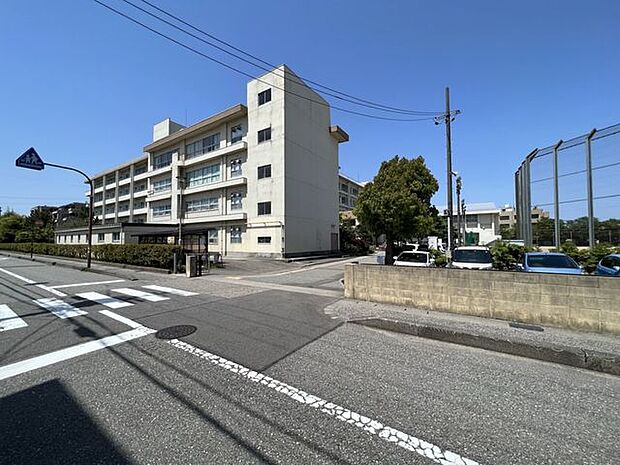 金沢市立野田中学校 820m