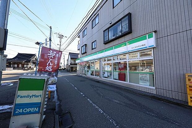 ファミリーマートわくなみや小橋店 230m