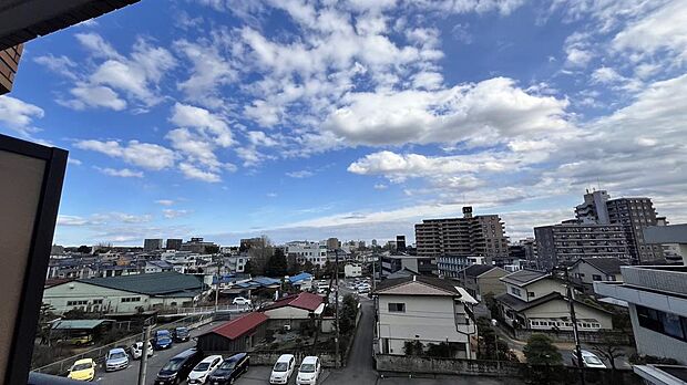 ４階からの景色は遮るものがなく開放感がありますね♪