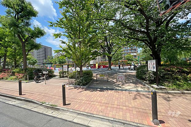 敷地西側に隣接する『東品川公園』