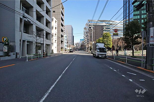 敷地北側の前面道路