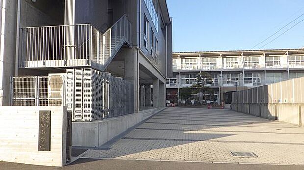 吉田小学校 750m