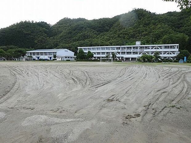 川辺町立川辺北小学校 1500m