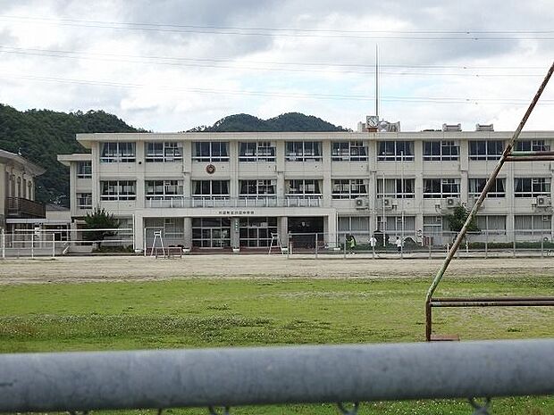 川辺町立川辺中学校 1600m