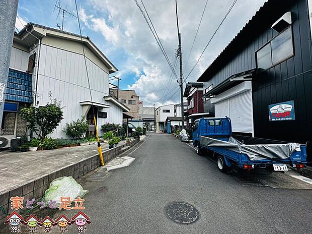 前面道路含む外観