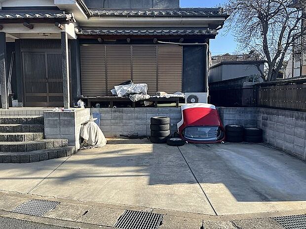 駐車3台スペースあり