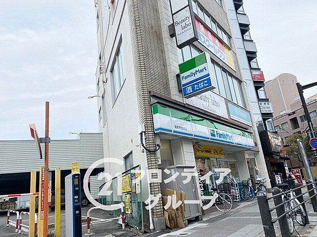 ファミリーマート阪急伊丹駅前店 徒歩2分。 160m