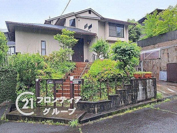 閑静な住宅地に佇むお家です！